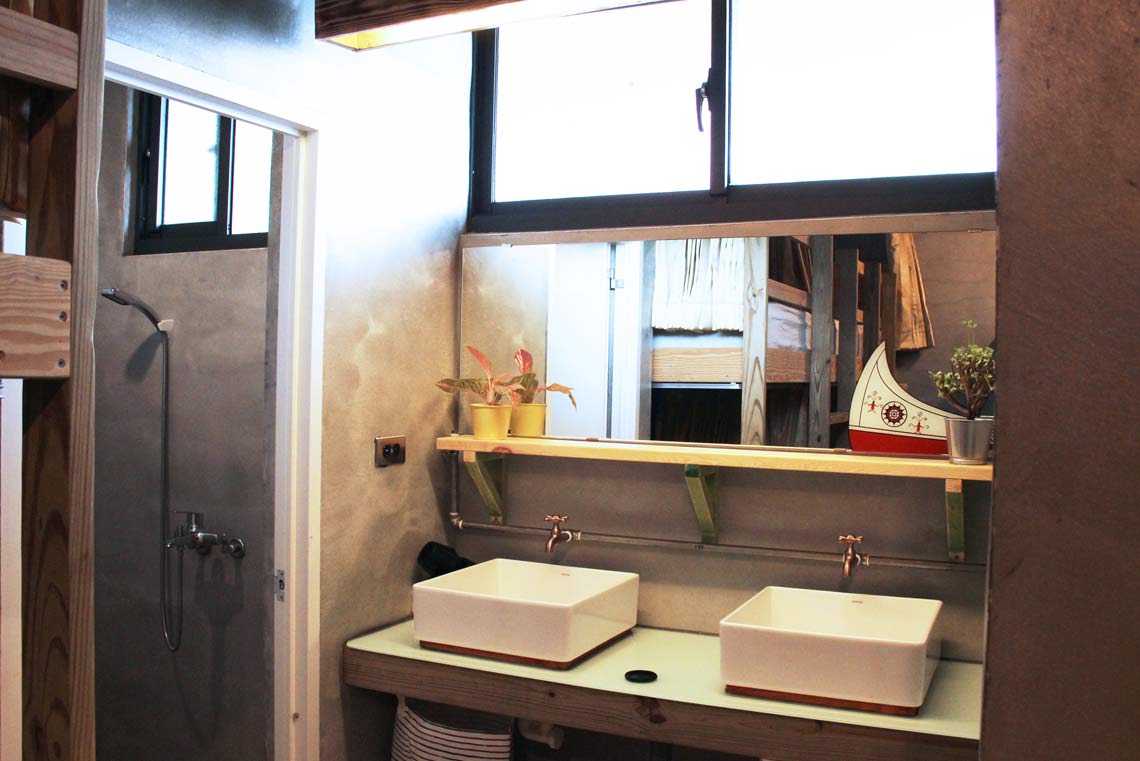 捌⼈-廁所淋浴間