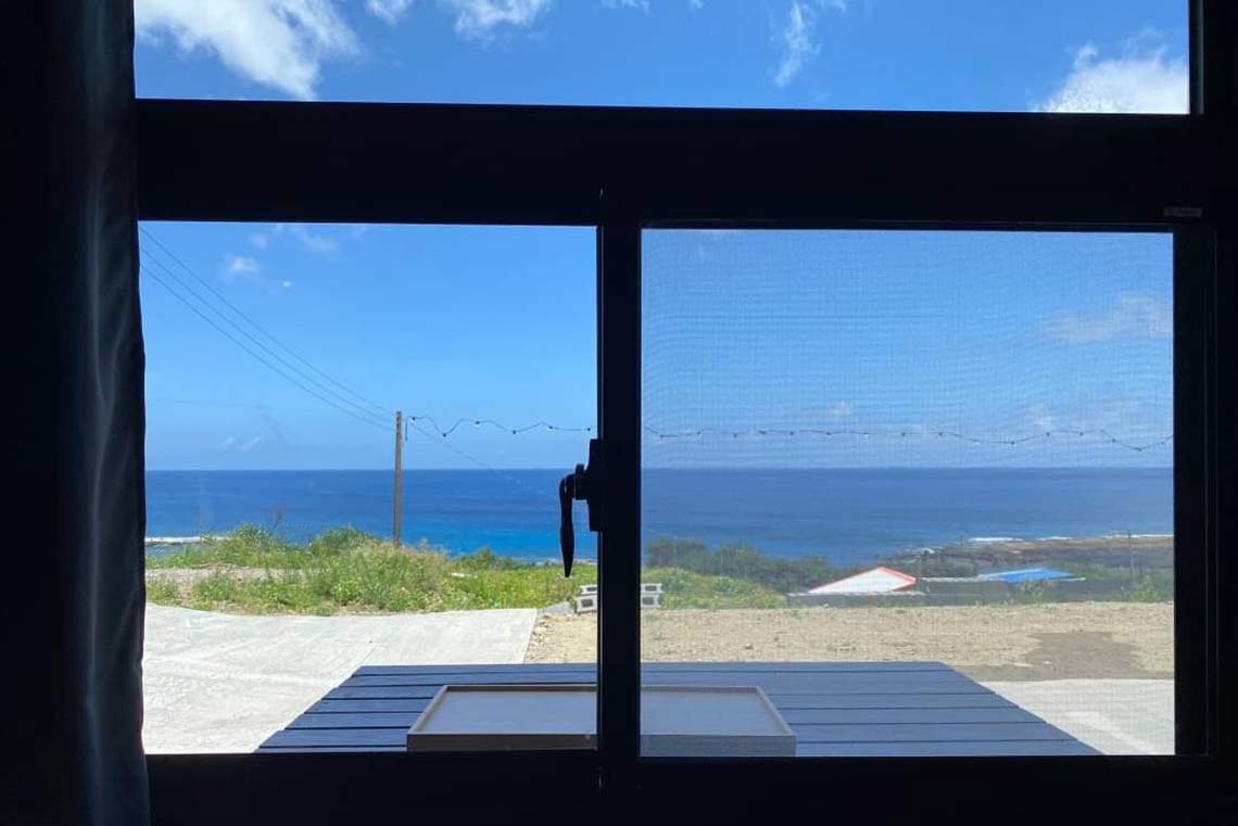 嵐海⼀-窗外海景