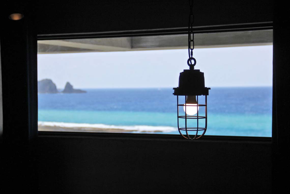 海陸-窗台外海景